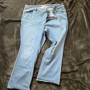 Like new condition Old Navy Kicker boot cut mid rise stretch jeans